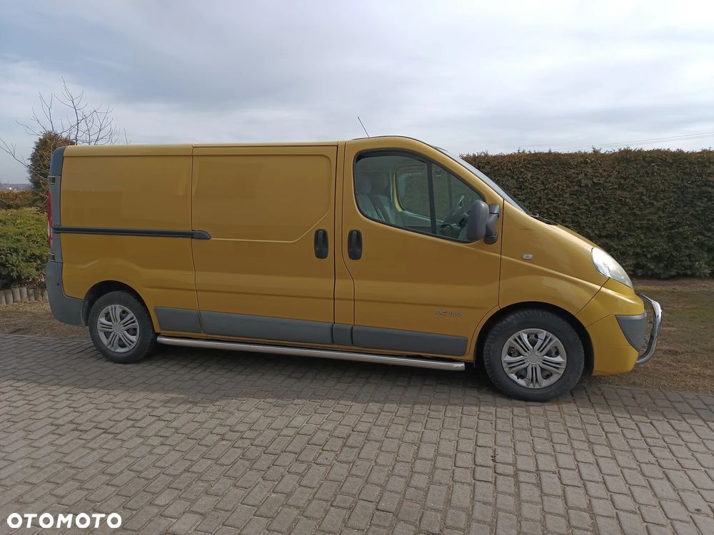 Renault TRAFIC - 2