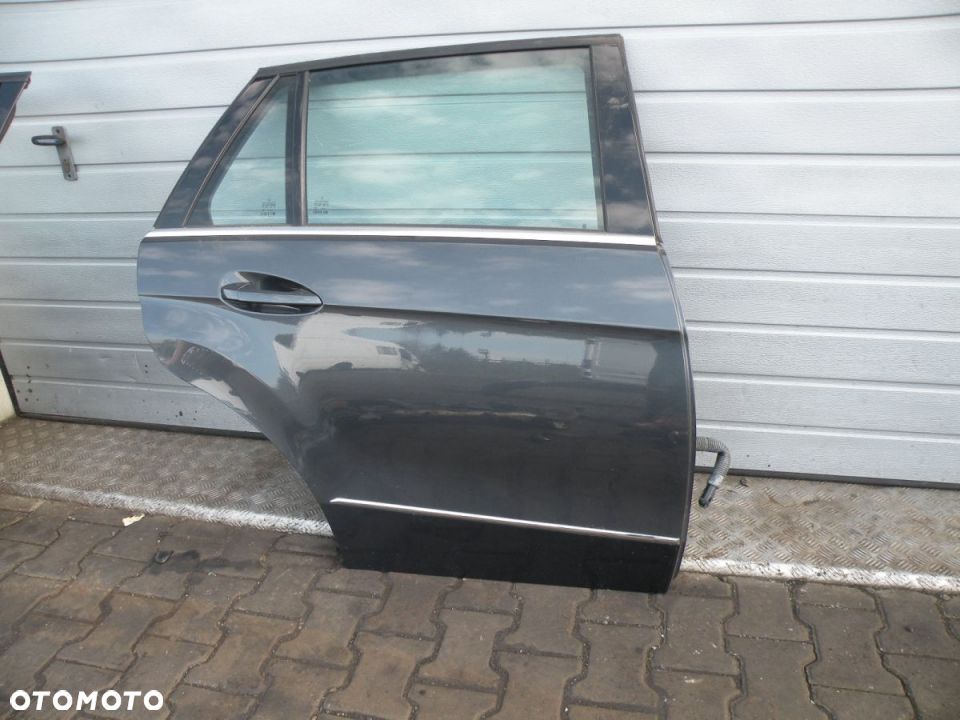 Drzwi prawy tył MERCEDES W212 E 250 2011 r Kombi 2,2 cdi 204 KM
