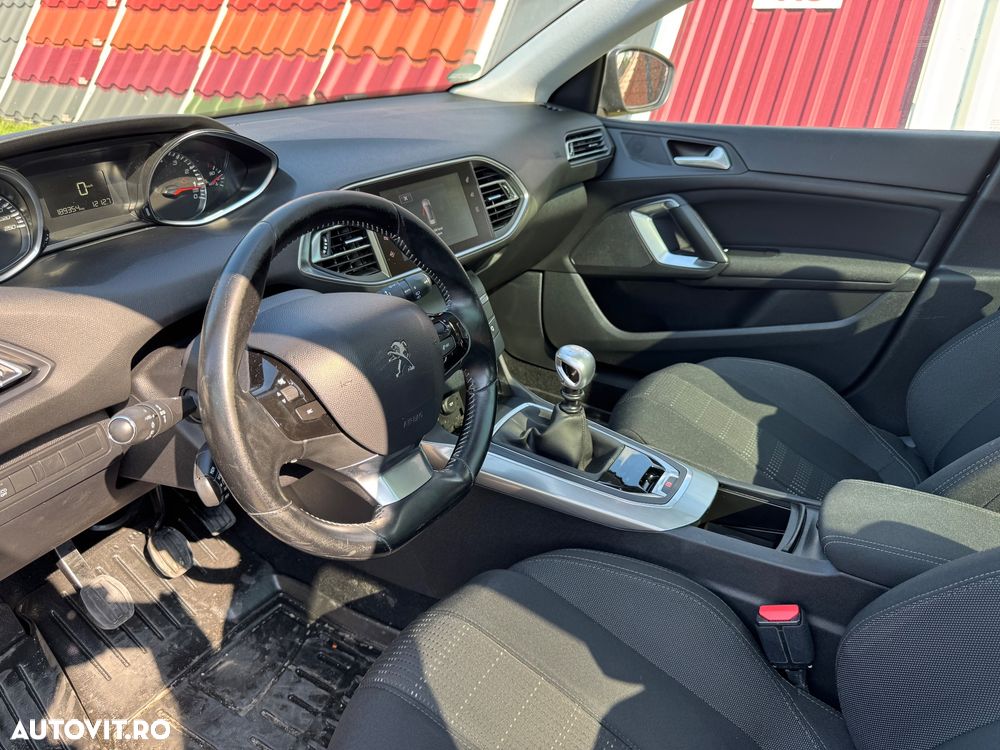 Peugeot 308 1.2 L PureTech Turbo S&S Allure - 5
