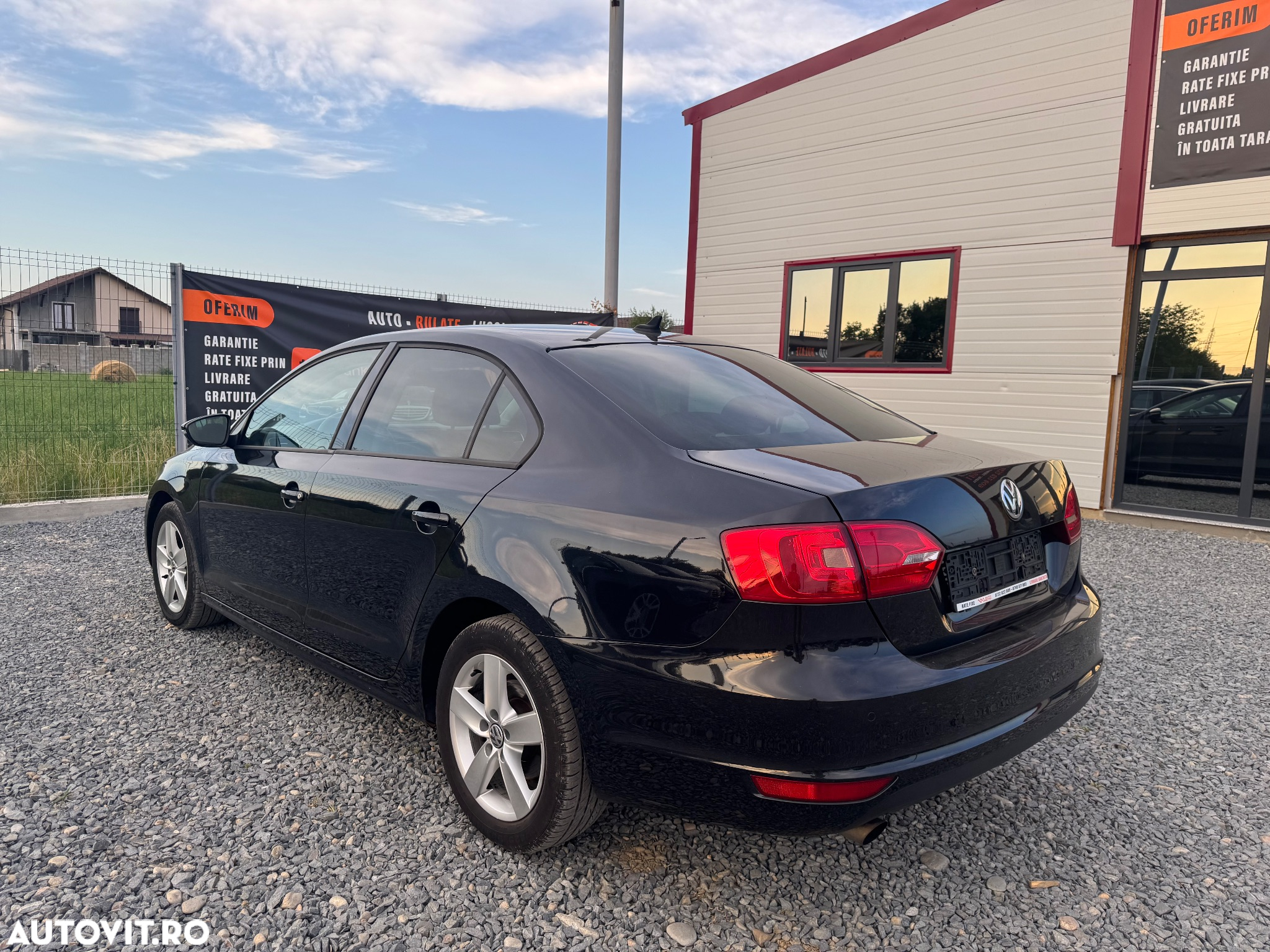 Volkswagen Jetta 1.6 TDI Comfortline - 4