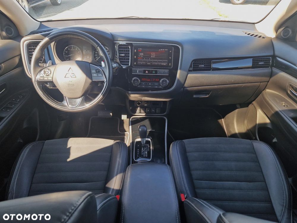 Mitsubishi Outlander 2.0 2WD CVT Diamant - 32