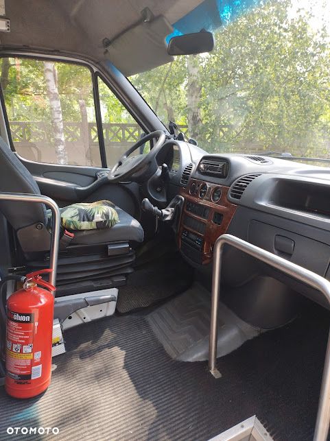 Mercedes-Benz Sprinter - 11