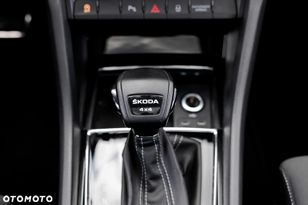 Skoda Karoq 2.0 TDI SCR 4x4 Sportline DSG - 24