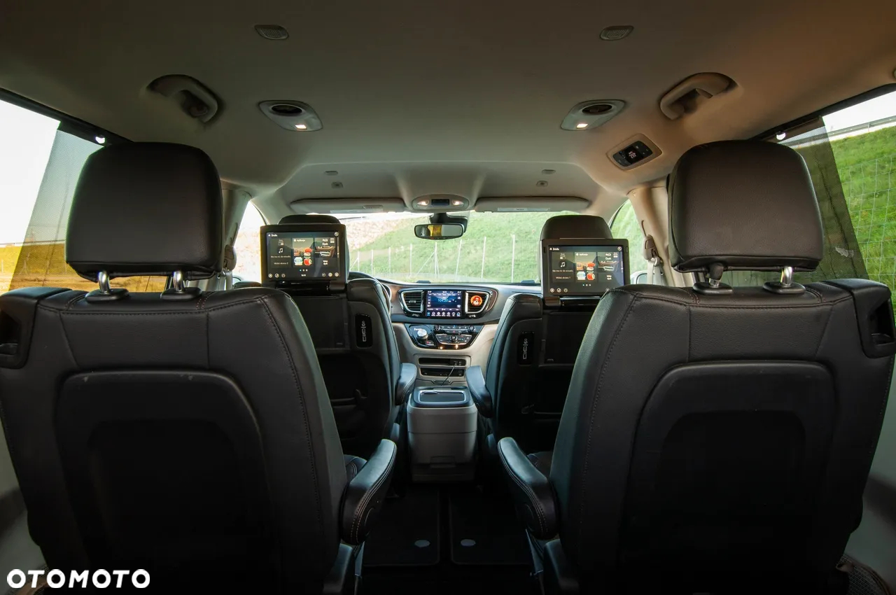 Chrysler Pacifica - 16