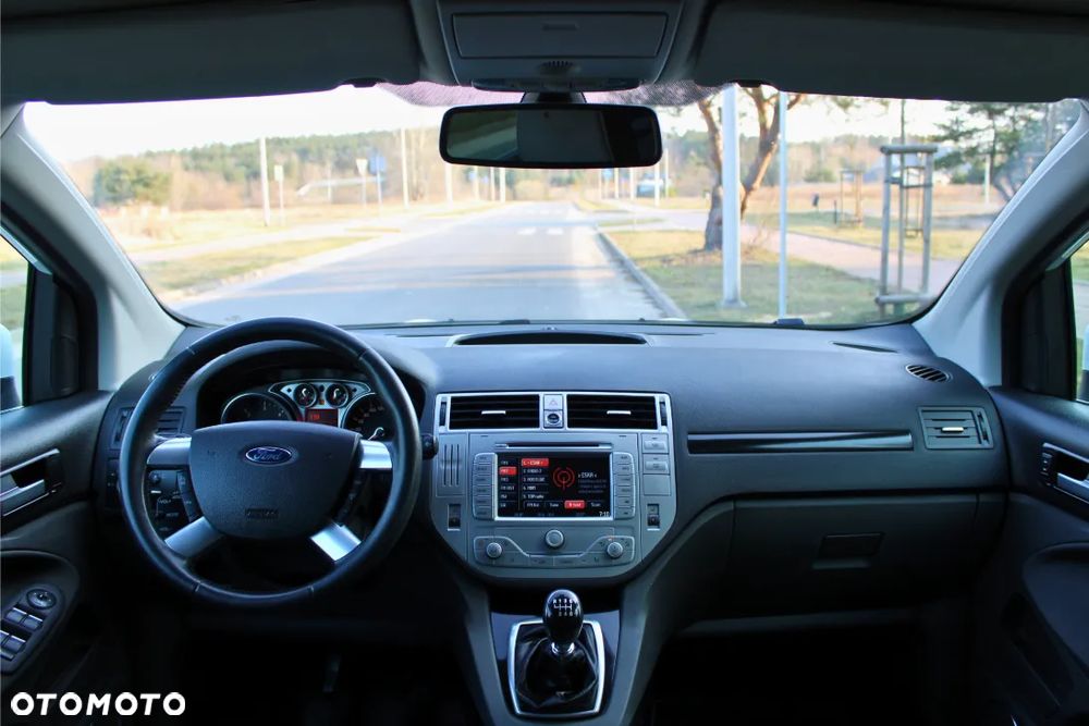 Ford Kuga 2.0 TDCi 2x4 Titanium - 28