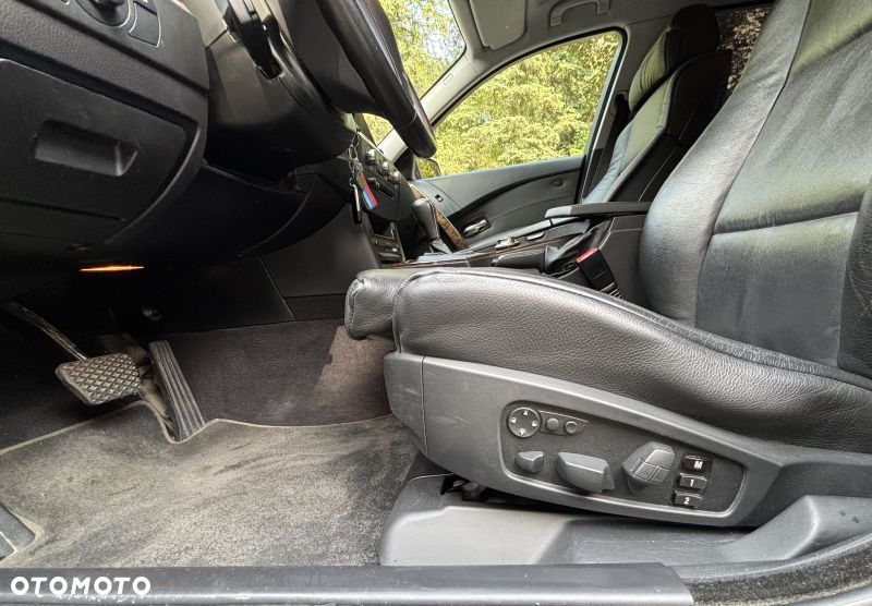 BMW Seria 5 545i - 12
