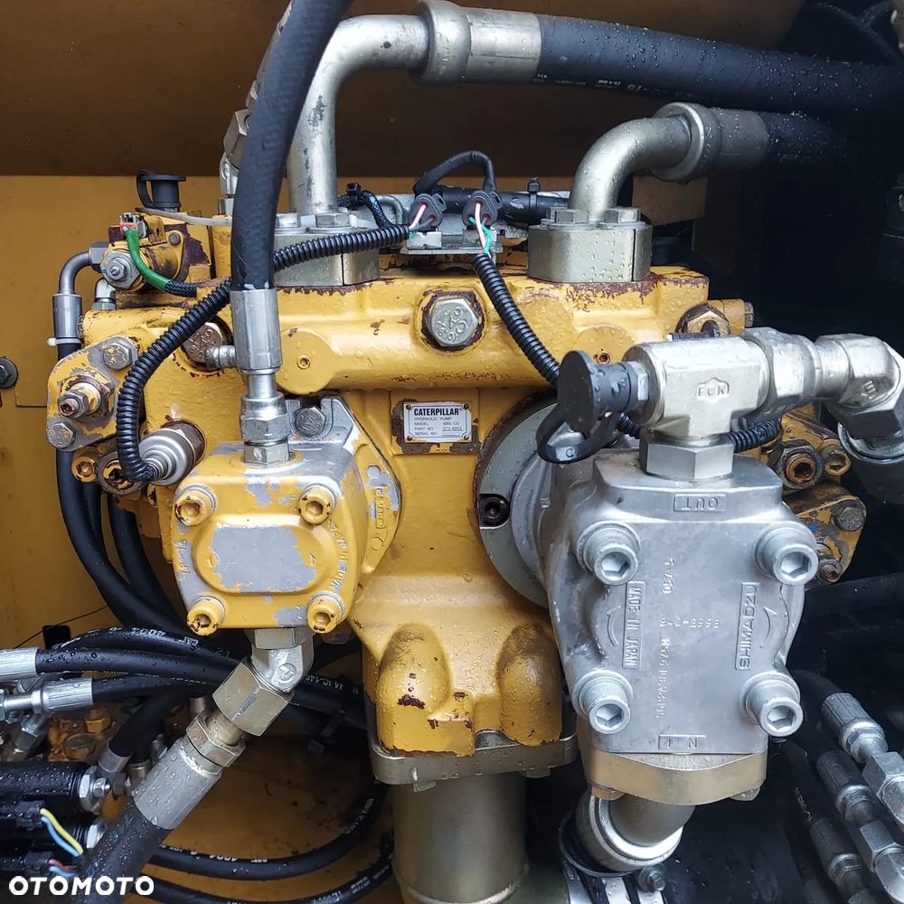 Caterpillar 323D - 16
