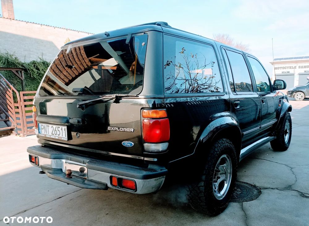 Ford Explorer Standard - 3