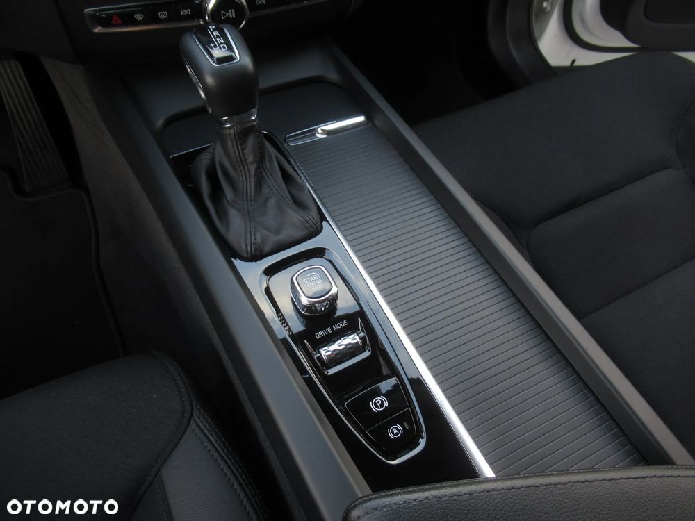 Volvo XC 60 T4 Momentum Pro - 15