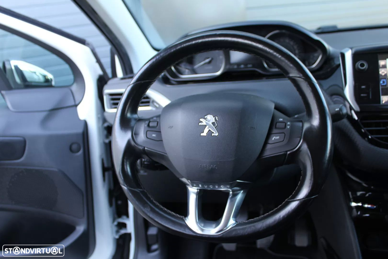 Peugeot 2008 1.2 PureTech Allure - 14