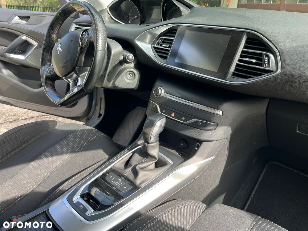 Peugeot 308 SW BlueHDi 120 EAT6 Stop & Start Active - 19