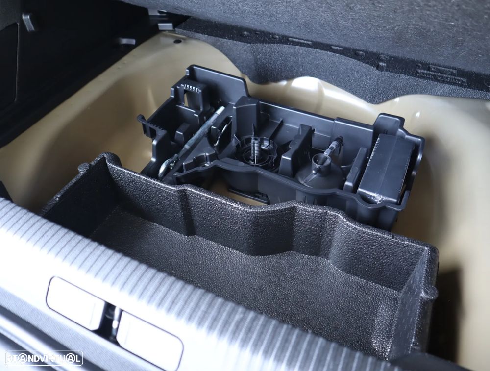 Peugeot 2008 1.2 Hybrid Allure e-DCS6 - 54