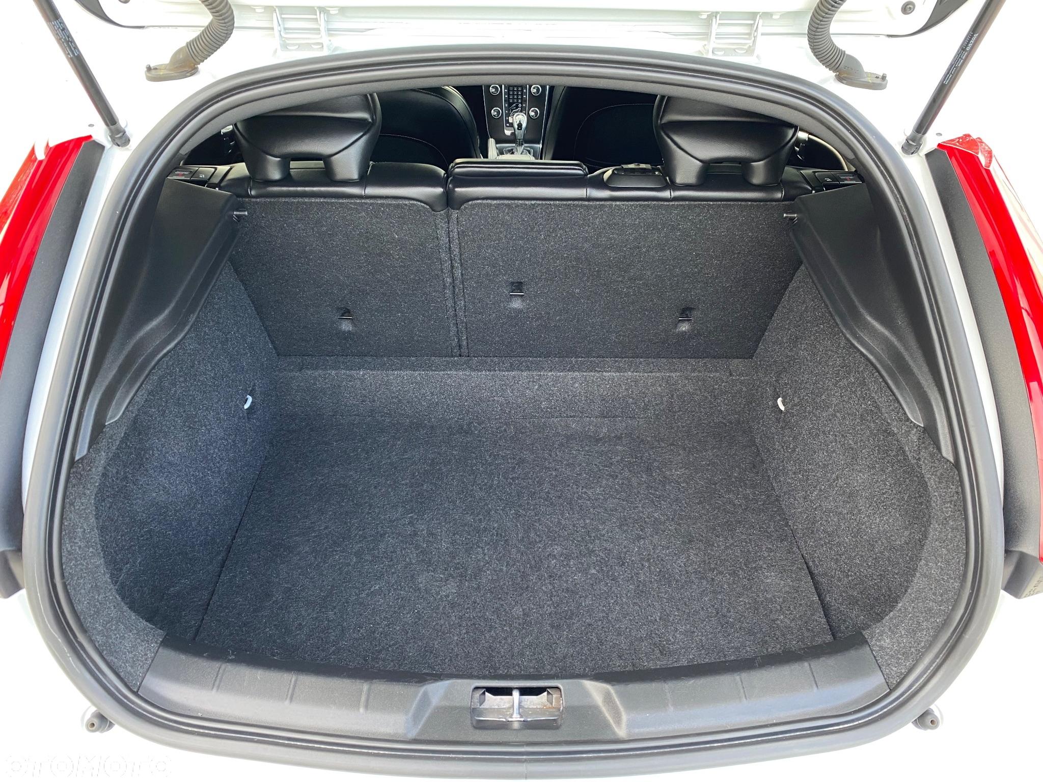 Volvo V40 D2 Drive-E SCR R-Design Momentum - 14