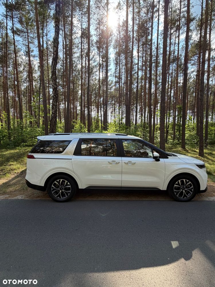 Kia Carnival - 11