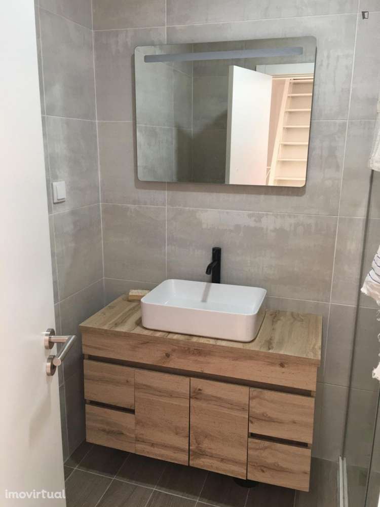 Quarto - localizado em Setubal - Grande imagem: 3/31