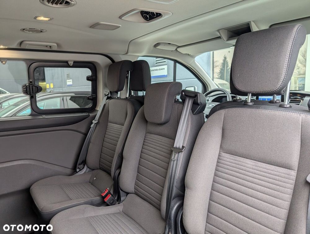 Ford Tourneo Custom - 36