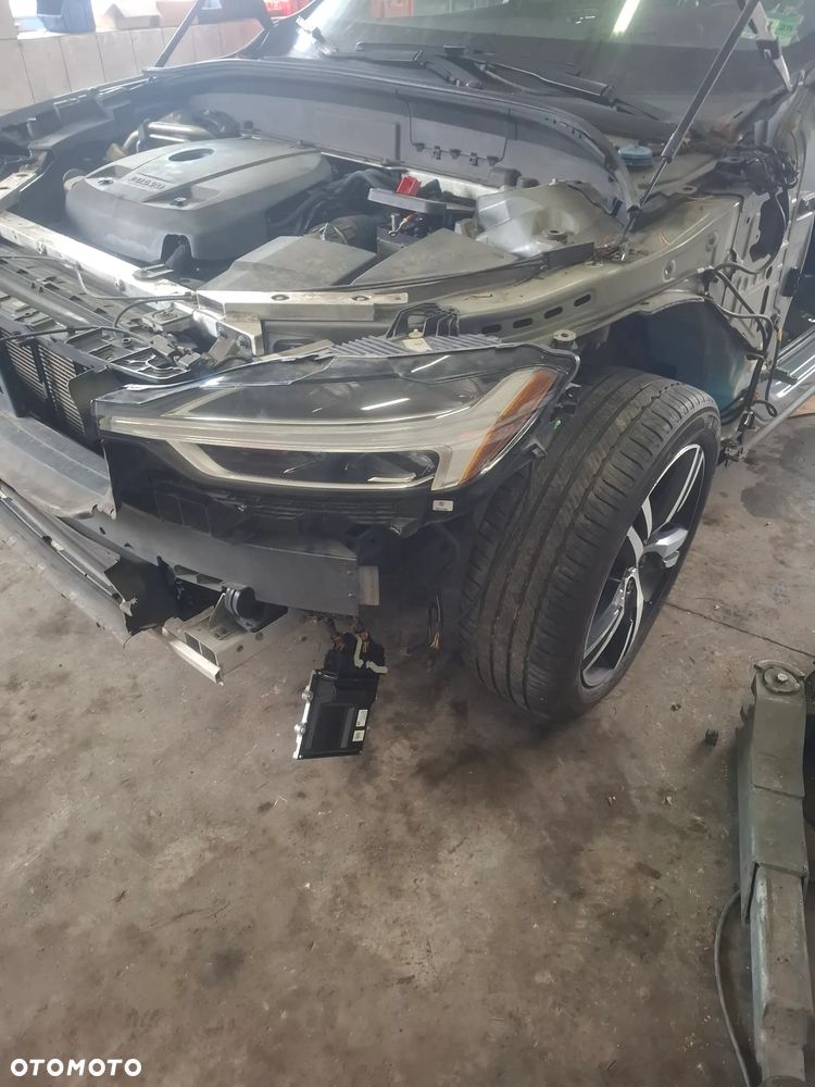 Volvo XC60 II Drzwi lewy tyl kod lakieru 714 - 17