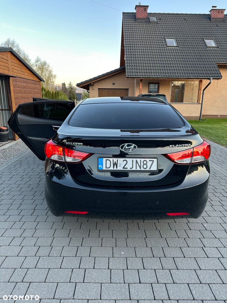 Hyundai Elantra 1.6 Comfort - 28
