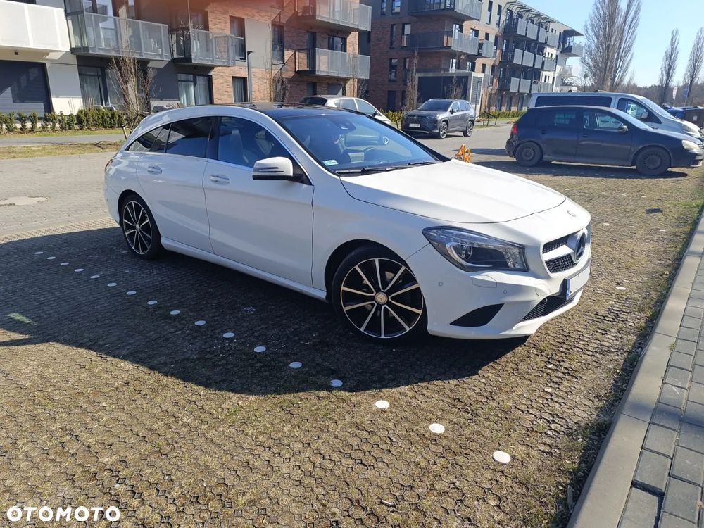 Mercedes-Benz CLA 180 7G-DCT Orange Art Edition - 1