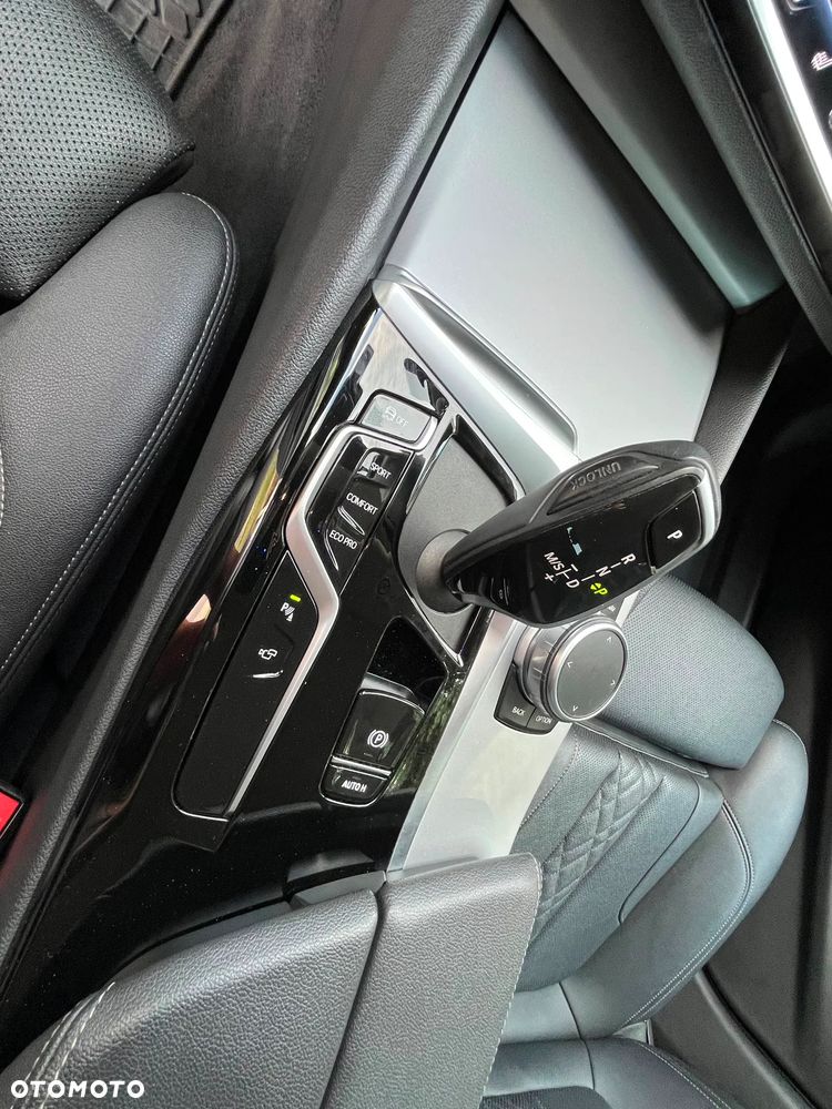 BMW Seria 5 520d M Sport - 37