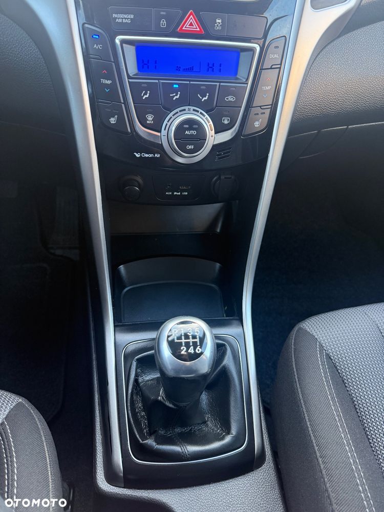 Hyundai i30 blue Kombi 1.6 CRDi YES Gold - 28