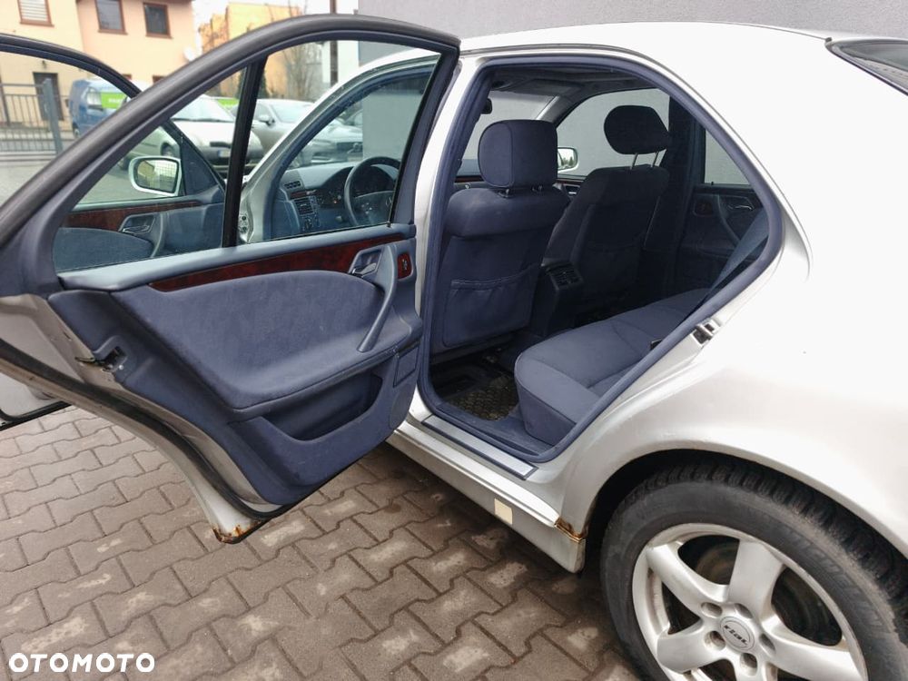 Mercedes-Benz Klasa E - 16