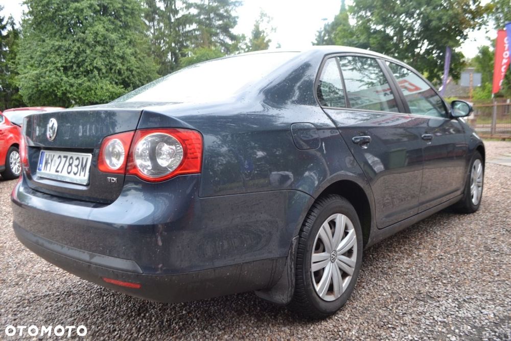 Volkswagen Jetta - 4