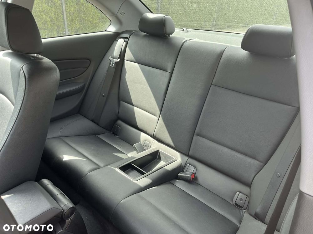 BMW Seria 1 118d DPF - 11