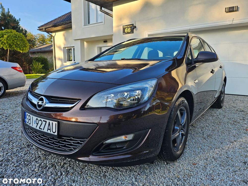 Opel Astra 2012 photo 2