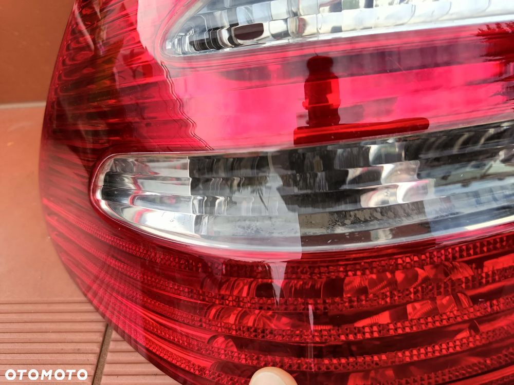 MERCEDES W211 AVANTGARDE LAMPA TYL TYLNA SEDAN 02-06 Lewa LED - 6