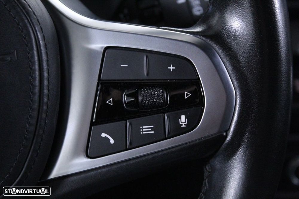 BMW 116 d Pack Desportivo M Auto - 24