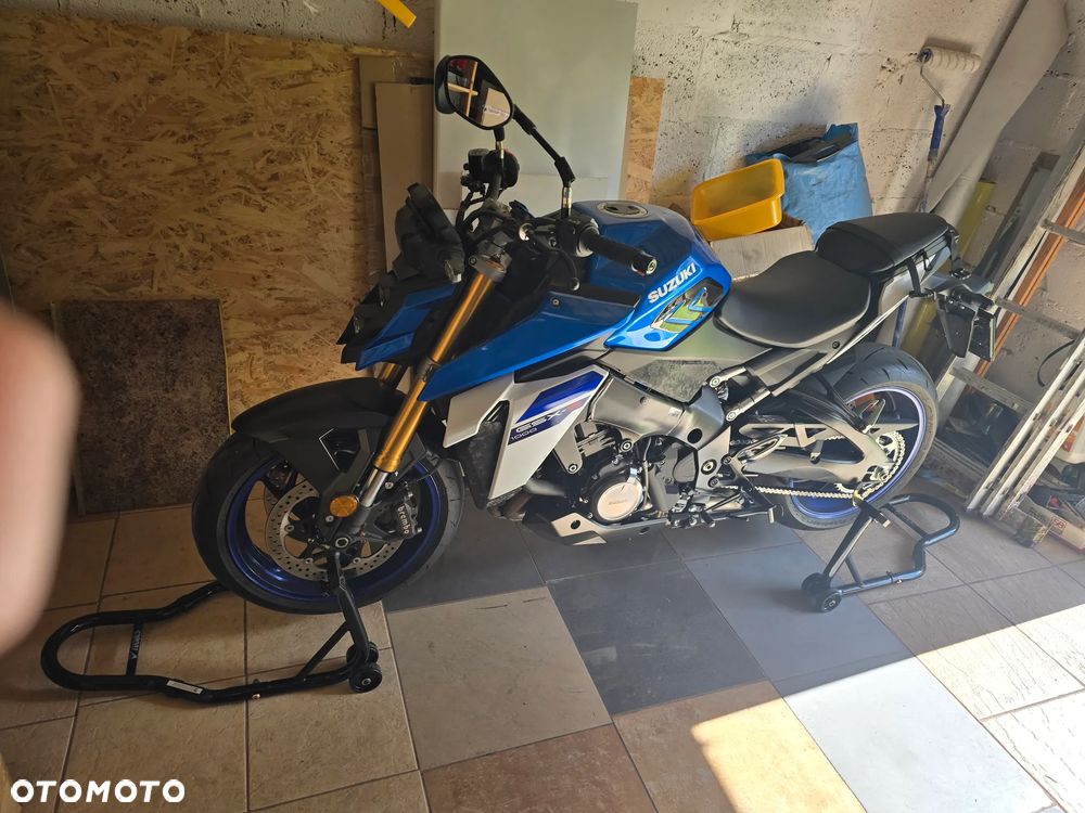 Suzuki GSX 1000 - 7
