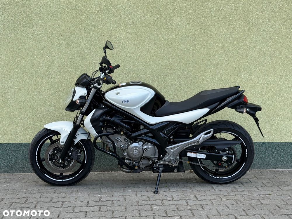 Suzuki Gladius - 24