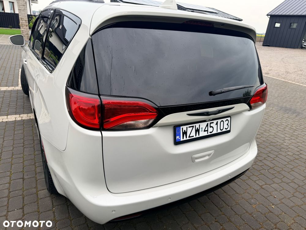 Chrysler Pacifica - 14
