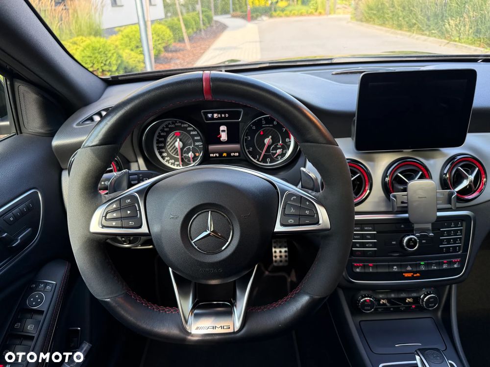 Mercedes-Benz GLA - 10