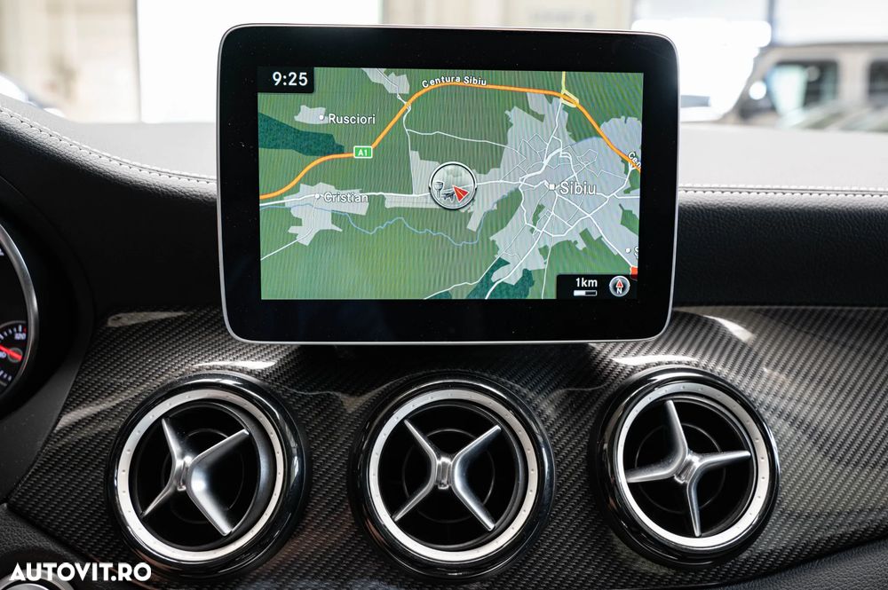 Mercedes-Benz GLA 250 7G-DCT UrbanStyle Edition - 24