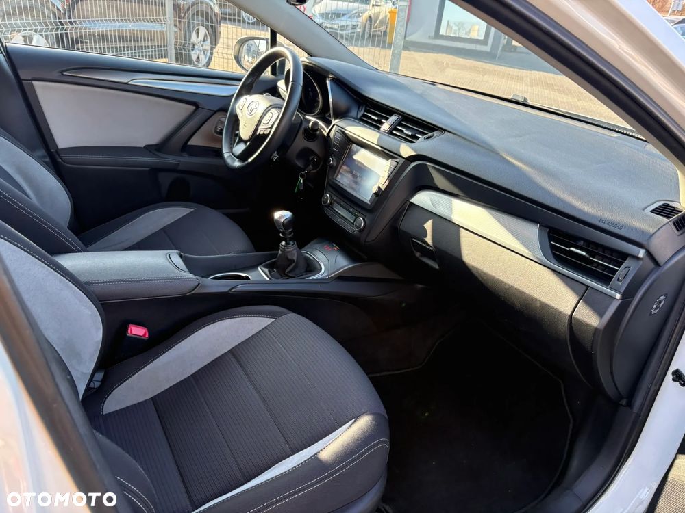 Toyota Avensis 1.8 Premium - 24