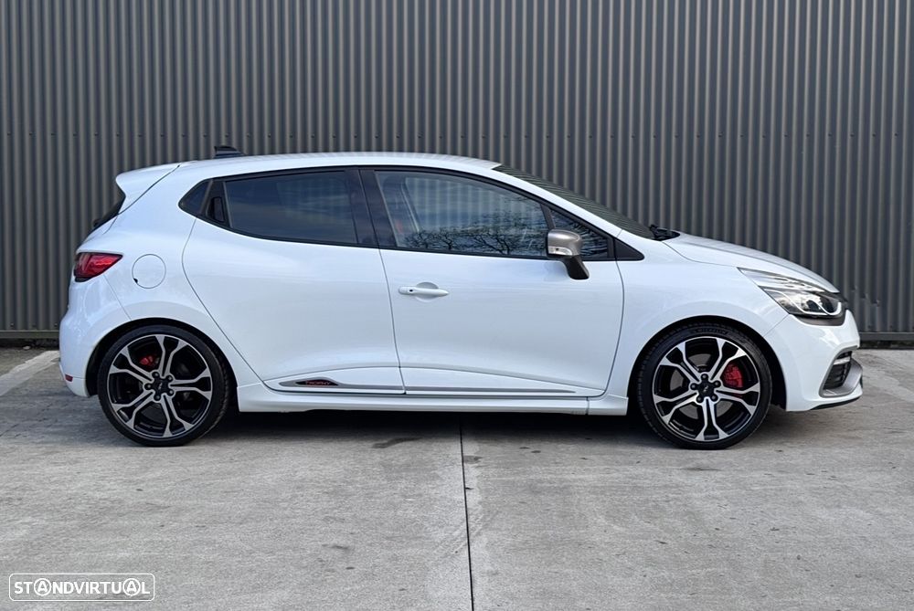 Renault Clio TCe 220 EDC R.S. Trophy - 4