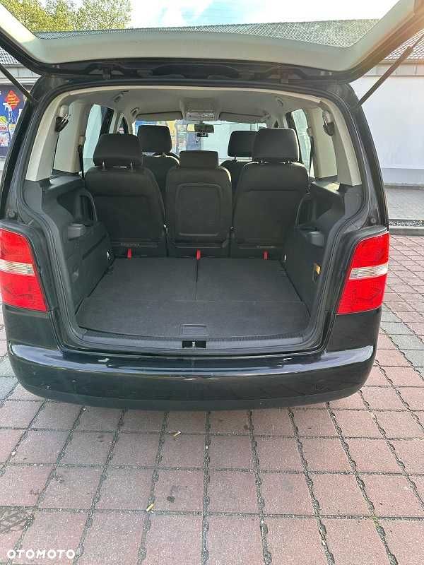 Volkswagen Touran - 1