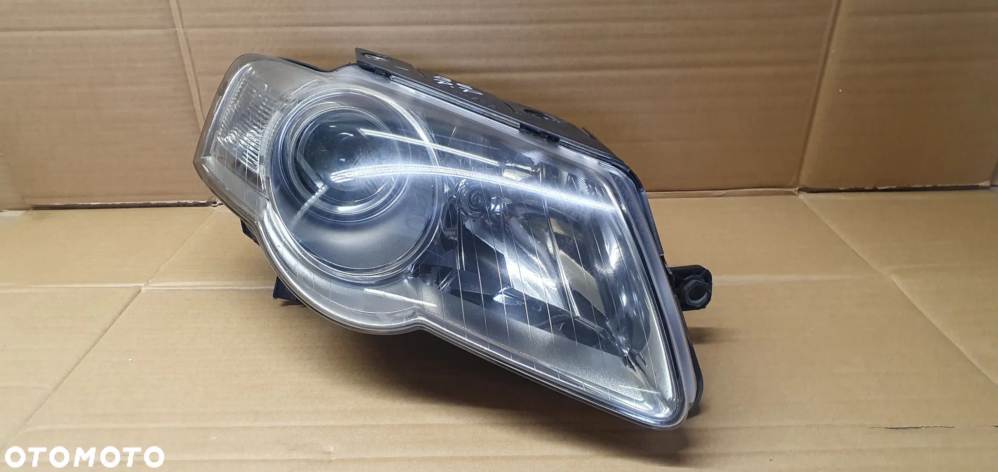 Lampa prawy przód przednia prawa VW Passat B6 3C0941006AB - 1