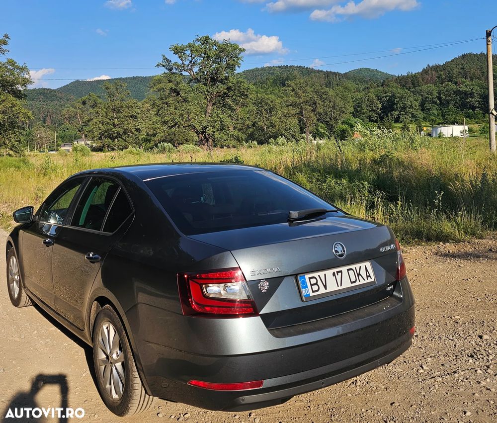 Skoda Octavia 2.0 TDI DSG 4X4 Style - 10