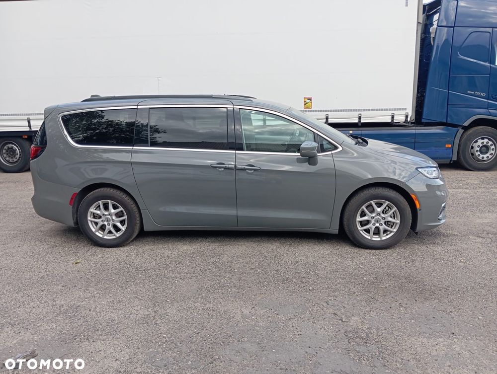 Chrysler Pacifica - 12