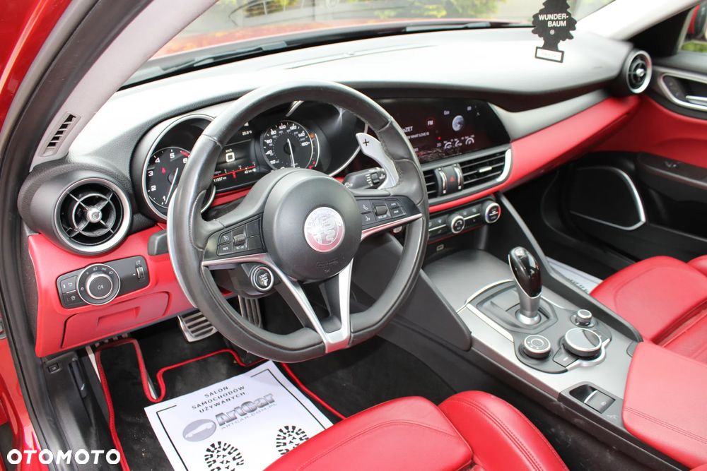 Alfa Romeo Giulia 2.0 Turbo 16V AT8-Q4 Veloce Ti - 22
