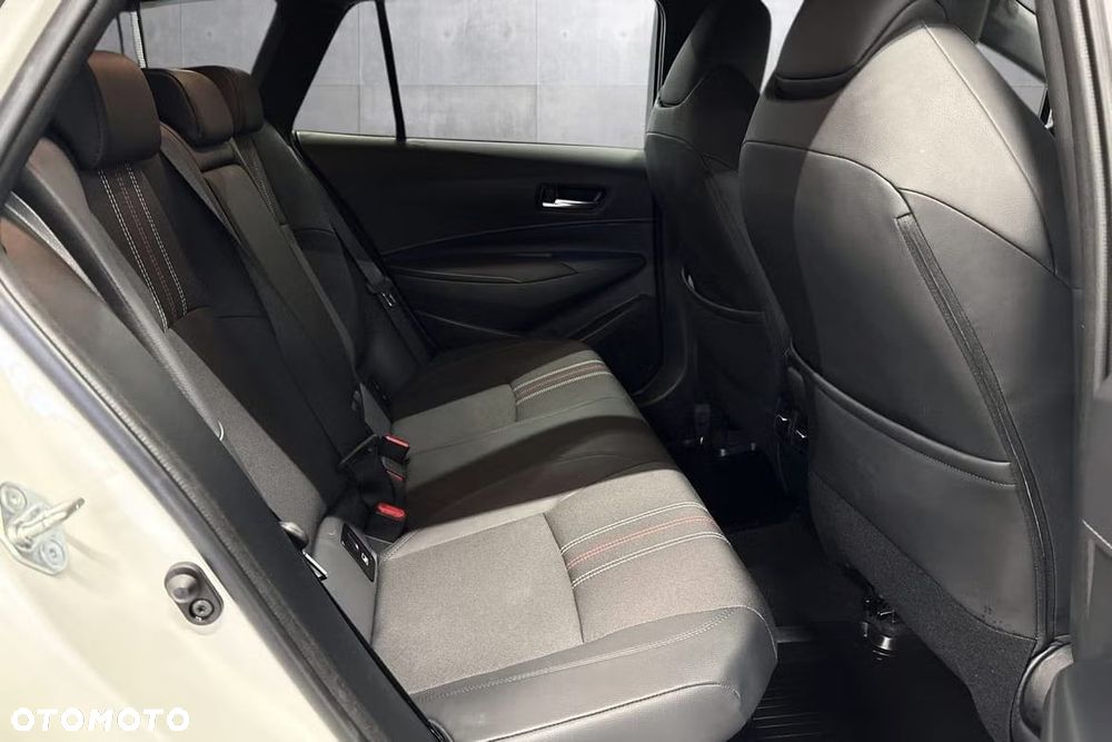 Toyota Corolla 1.8 Hybrid Team Deutschland - 32