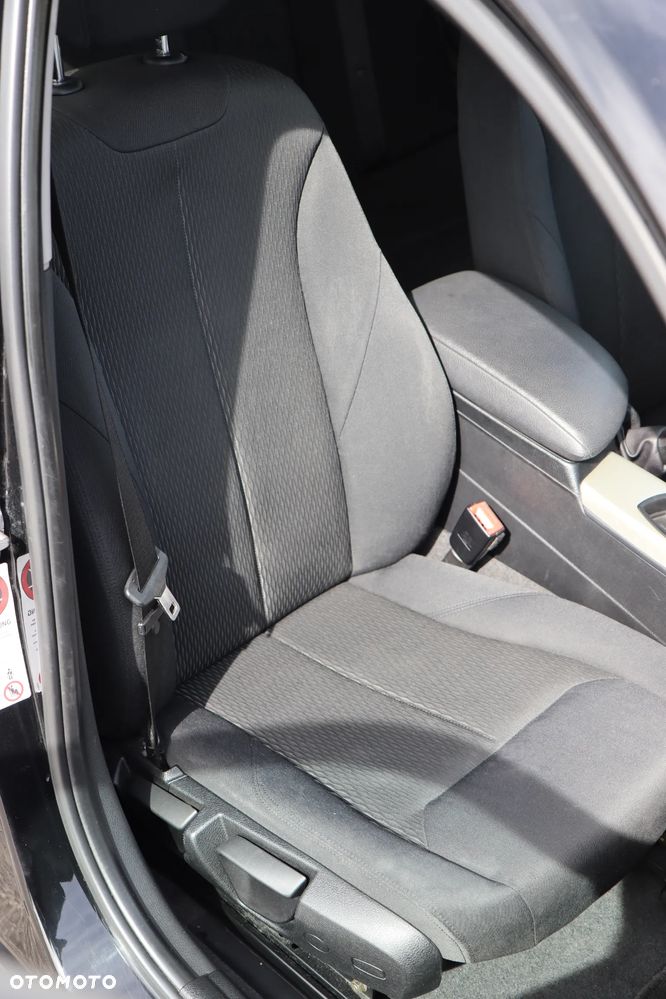 BMW Seria 1 114i - 35