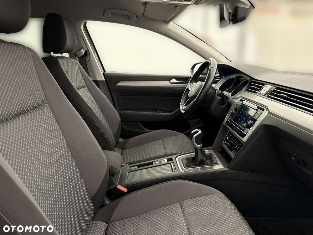 Volkswagen Passat - 23