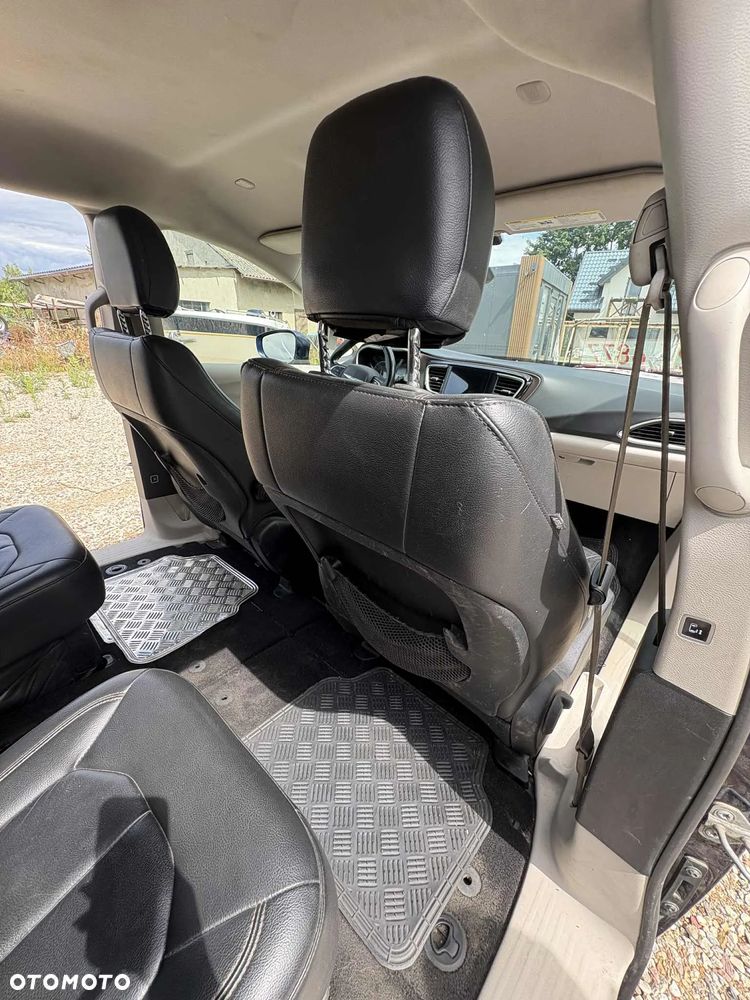 Chrysler Pacifica - 19