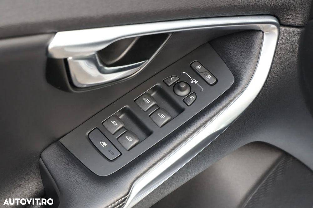 Volvo V40 D3 Geartronic RDesign - 39