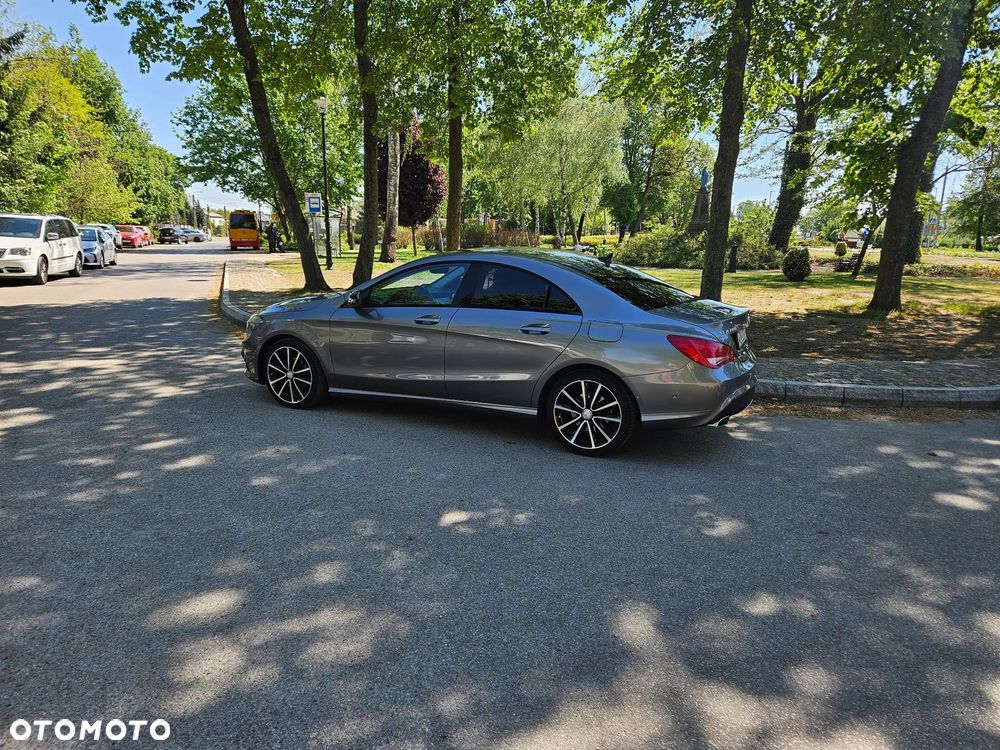 Mercedes-Benz CLA 200 7G-DCT Urban - 2