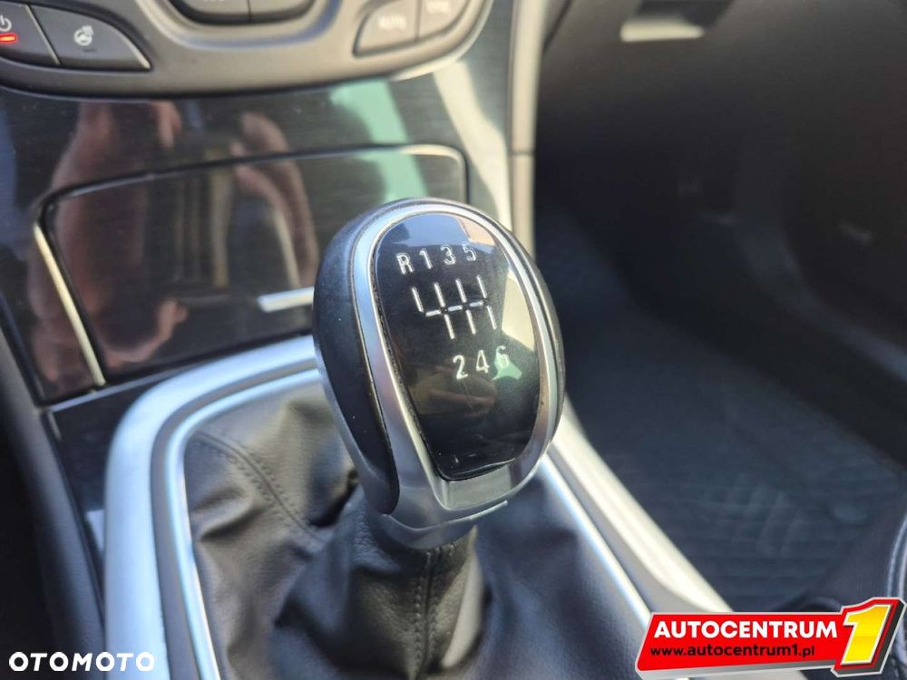 Opel Insignia - 30